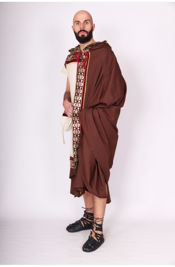 Roman deals senator outfit