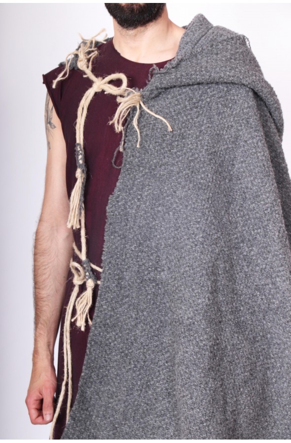 Capa rústica medieval con capucha