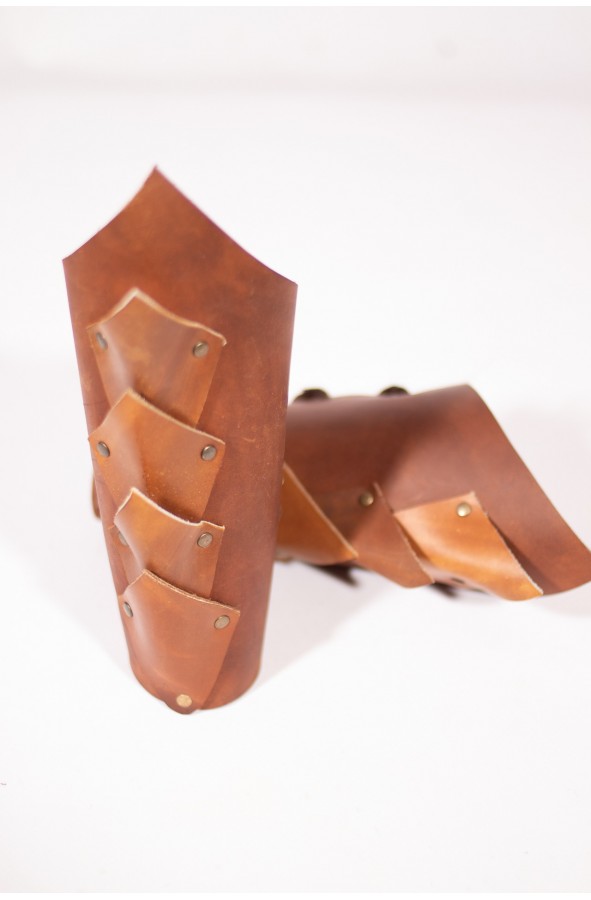 Brazaletes medievales cuero escamas...