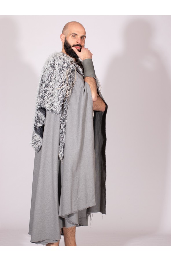 Capa celta gris con tejido vegano de...