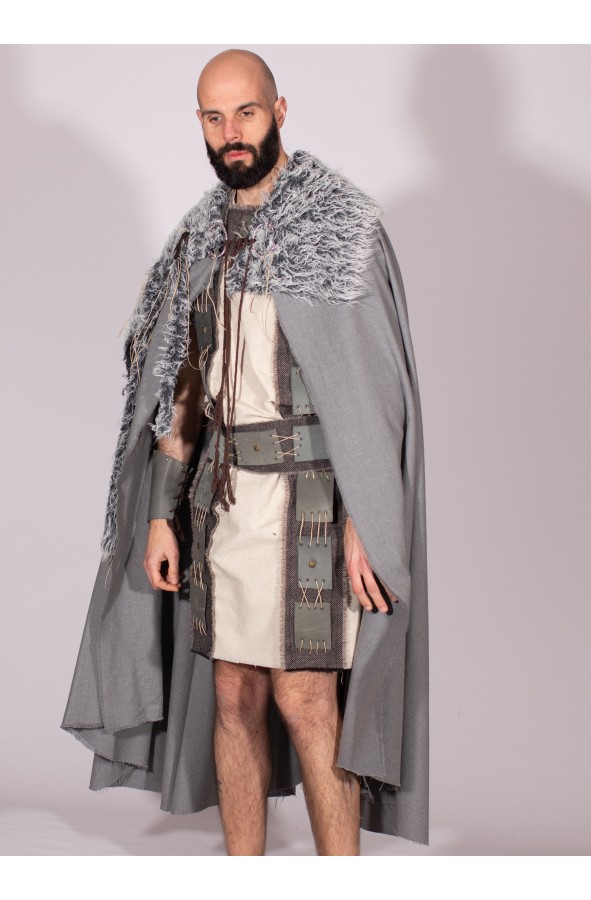 Capa celta gris con tejido vegano de...