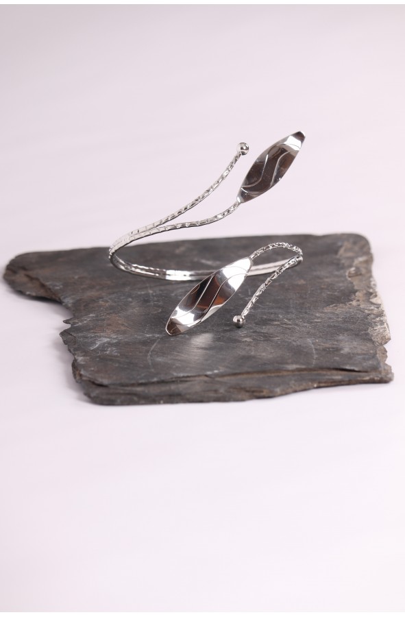 Silver plated bracelet with leaves