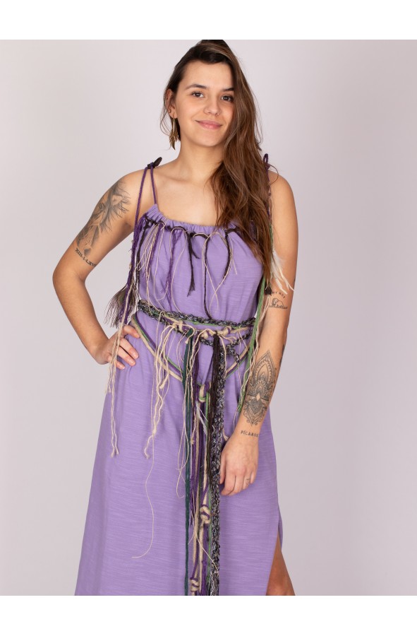 Vestido medieval malva con plumas y...