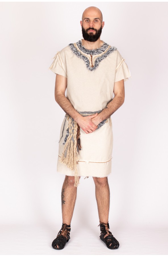 Traje celta corto con tejido de pelo...