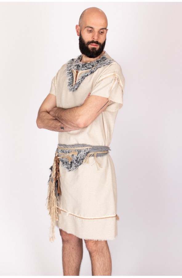 Traje celta corto con tejido de pelo...