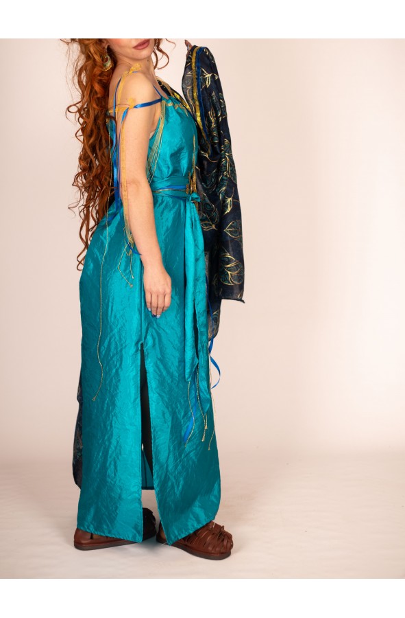 Vestido Azul con Manto de hojas de...