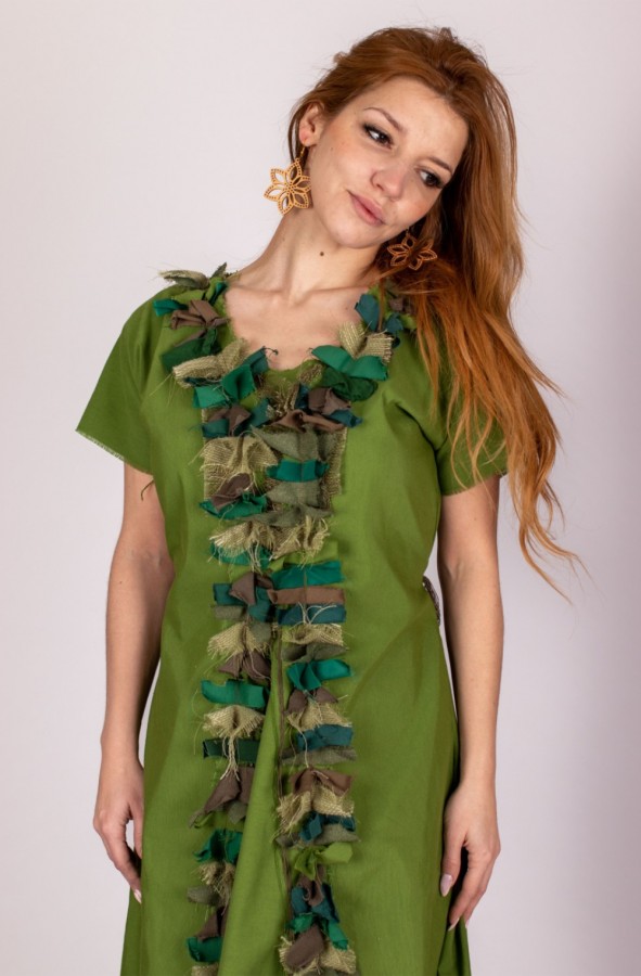 Recycled green medieval woman dress