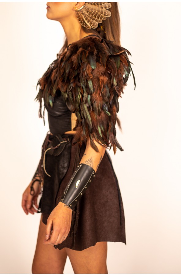 Brazalete medieval de cuero negro con...