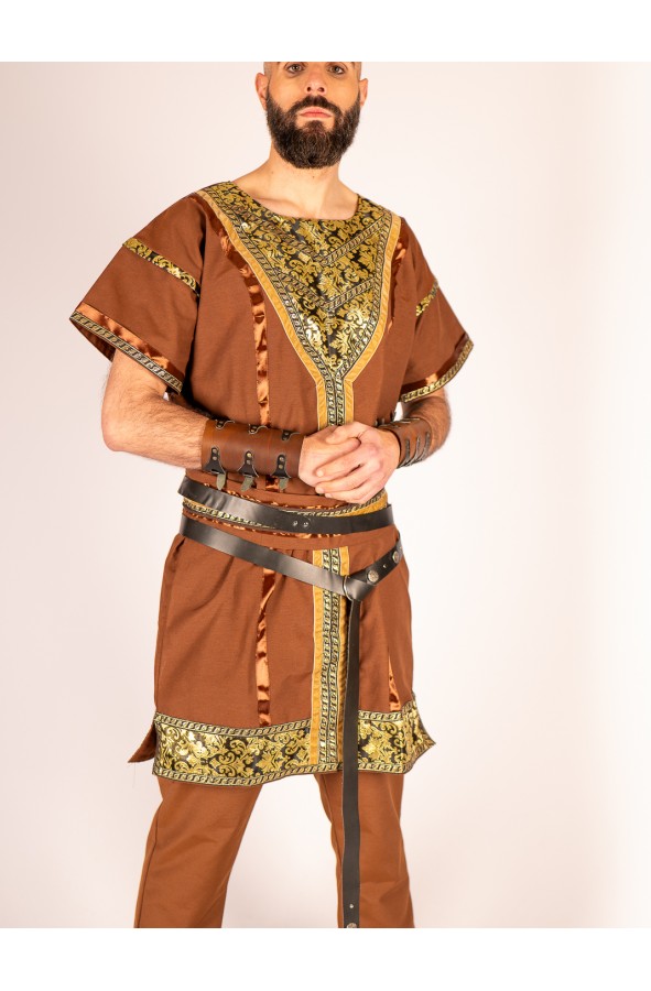 Brazalete medieval de cuero con correas