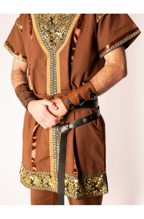 Brazalete medieval de cuero con correas