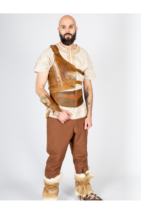 Armadura de medio pecho en cuero...