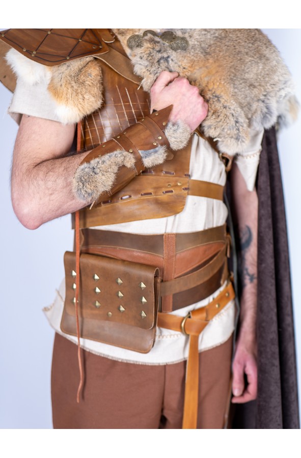 Armadura de medio pecho en cuero...