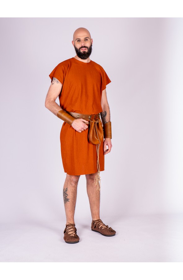 Túnica romana en color teja con...