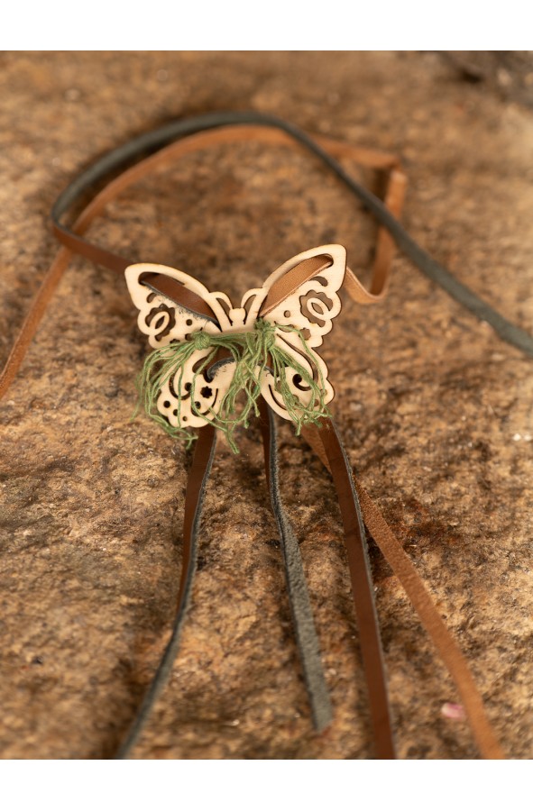 Gargantilla de mariposa en madera con...