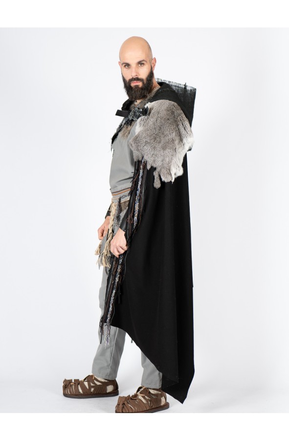 Capa negra celta y vikinga con piel y...