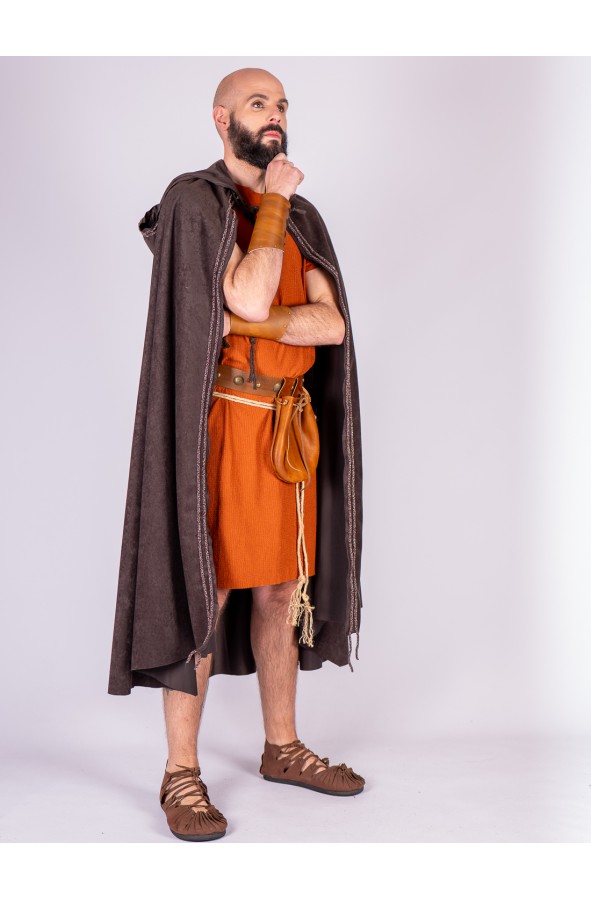 Leather bracers with golden rivets