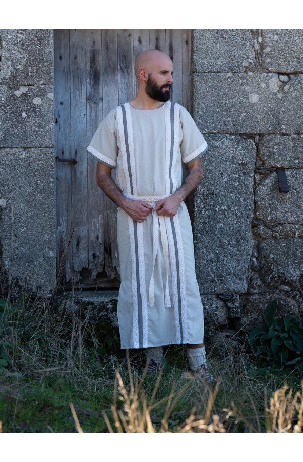 Long tunic with handcrafted belt