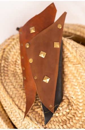 Muñequera de cuero medieval...